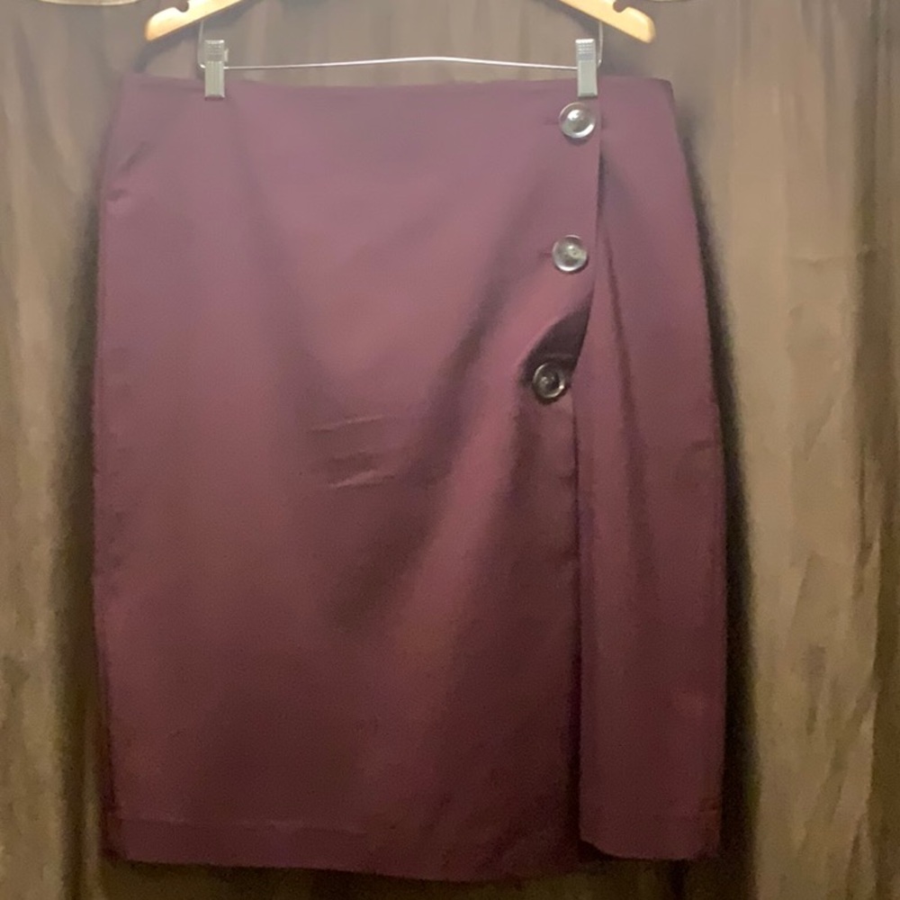 Ann Taylor Factory Skirt (!6) NWT Burgundy